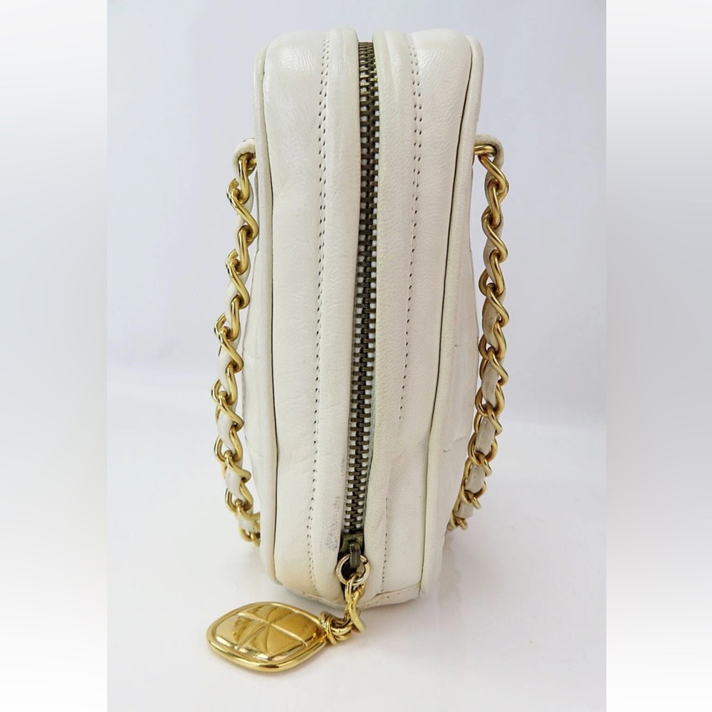 Elegant White Quilted Shoulder Bag - Picture 5 of 16